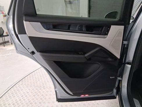 New 2026 Porsche Cayenne Coupe image 32