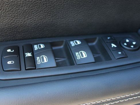 Used 2023 Chrysler Pacifica Limited w/ Uconnect Theater Family Group AWD/4WD image 16