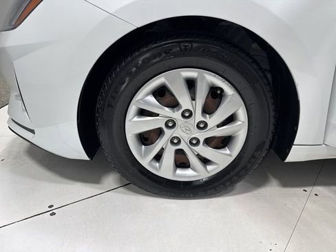 Used 2020 Hyundai Elantra SE w/ Cargo Package (C1) image 4