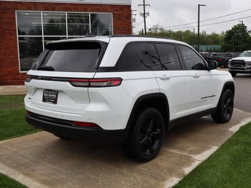 Used 2023 Jeep Grand Cherokee Altitude AWD/4WD image 34