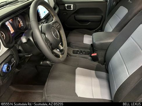 Used 2024 Jeep Wrangler Willys AWD/4WD image 12