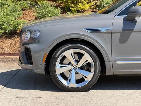Certified 2025 Bentley Bentayga AWD/4WD image 14