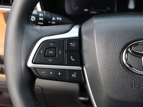 Used 2023 Toyota Highlander Platinum image 33