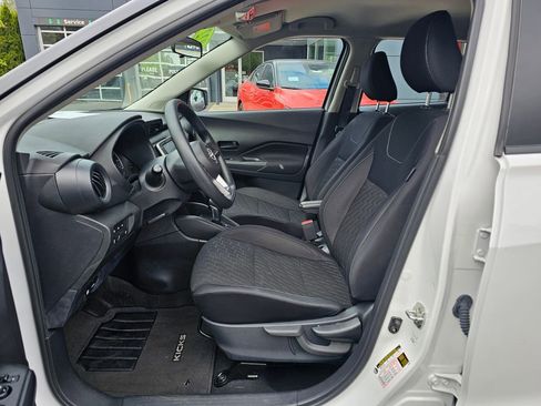 Used 2022 Nissan Kicks S FWD image 17