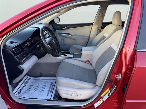 Used 2013 Toyota Camry XLE w/ Convenience Pkg image 11