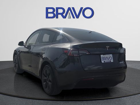 Used 2025 Tesla Model Y Long Range RWD image 3