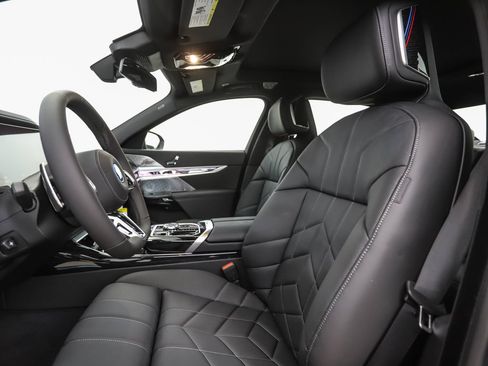New 2026 BMW 750e xDrive w/ Executive Package AWD/4WD image 11