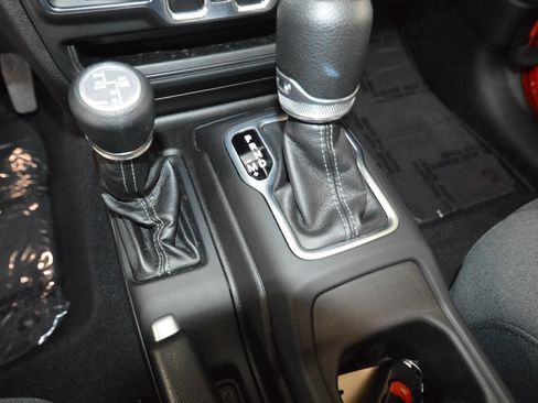 Used 2025 Jeep Wrangler Unlimited Sahara w/ Safety Group image 34