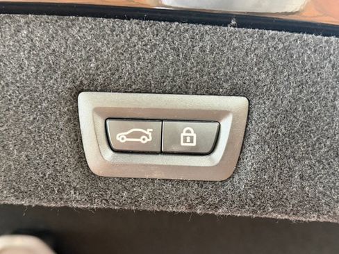 Used 2016 BMW 750i xDrive AWD/4WD image 27