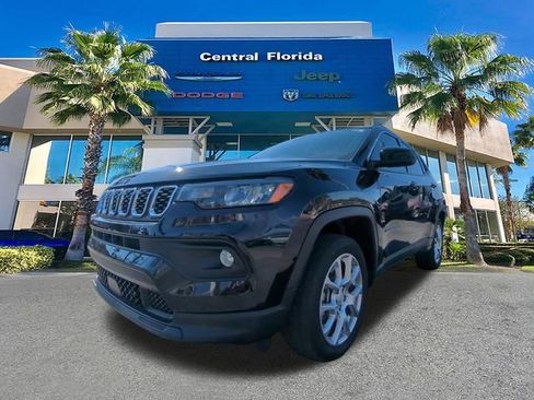 Used 2024 Jeep Compass Latitude image 9