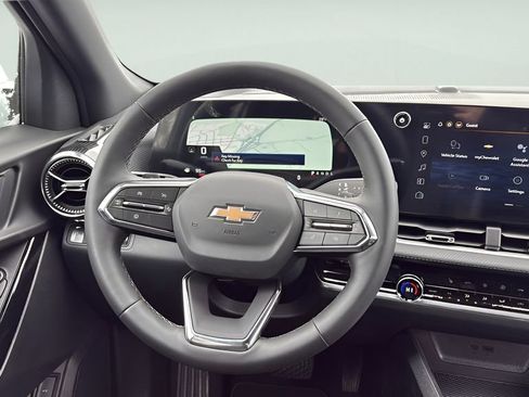 New 2026 Chevrolet Equinox LT w/ Convenience Package II FWD image 16