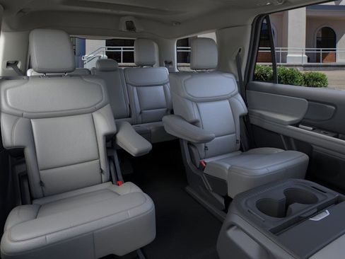 New 2025 Ford Expedition Active image 11