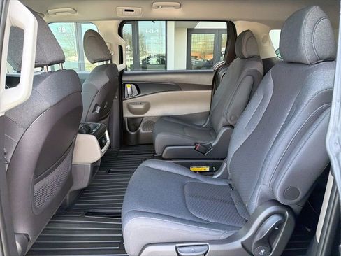 New 2026 Kia Carnival LX FWD image 18