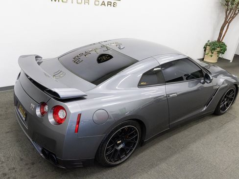 Used 2013 Nissan GT-R Premium image 27