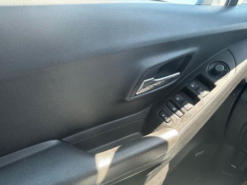 Used 2016 Chevrolet Trax LTZ w/ LPO, Cargo Package FWD image 28