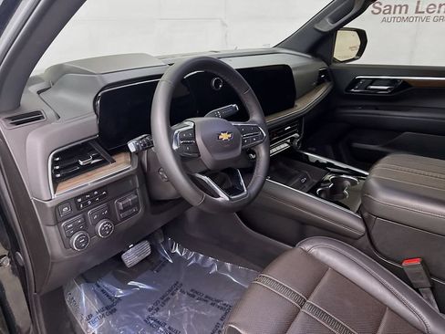 Used 2025 Chevrolet Tahoe High Country AWD/4WD image 10