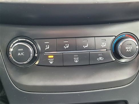 Used 2018 Nissan Sentra S image 24