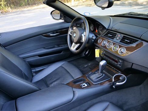 Used 2011 BMW Z4 sDrive30i image 12