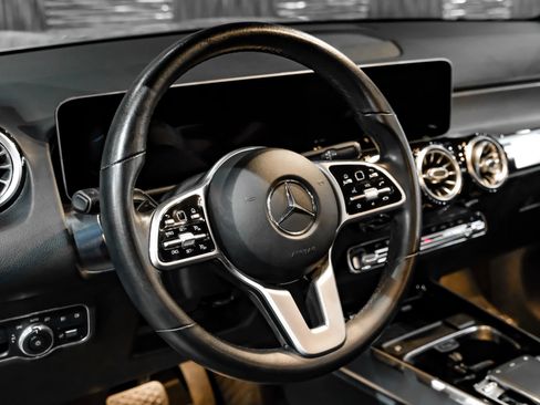 Used 2020 Mercedes-Benz GLB 250 image 13