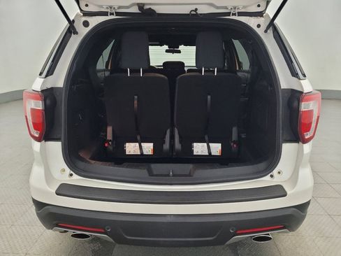 Used 2018 Ford Explorer XLT image 29