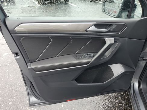 Used 2022 Volkswagen Tiguan SE R-Line image 20