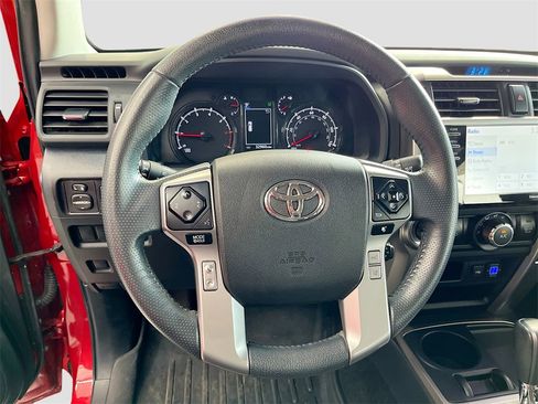 Used 2022 Toyota 4Runner SR5 Premium image 11