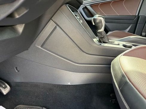 Used 2022 Volkswagen Tiguan SEL R-Line AWD/4WD image 29
