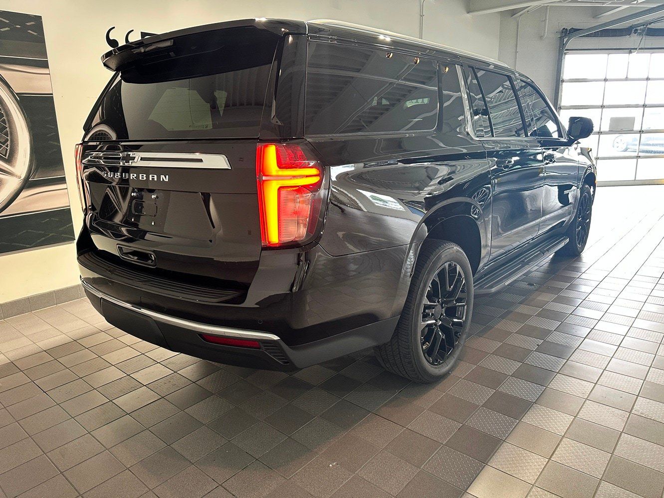 Used 2021 Chevrolet Suburban LS AWD/4WD image 4