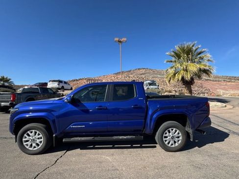 Used 2025 Toyota Tacoma SR5 image 2