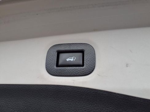 Used 2020 Nissan Rogue SV image 28