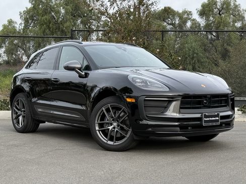 Used 2025 Porsche Macan image 9