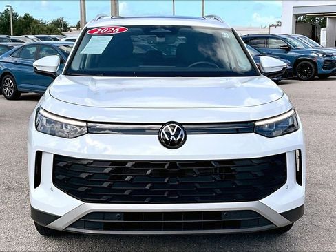 Certified 2026 Volkswagen Tiguan SE w/ Panoramic Sunroof Package FWD image 10