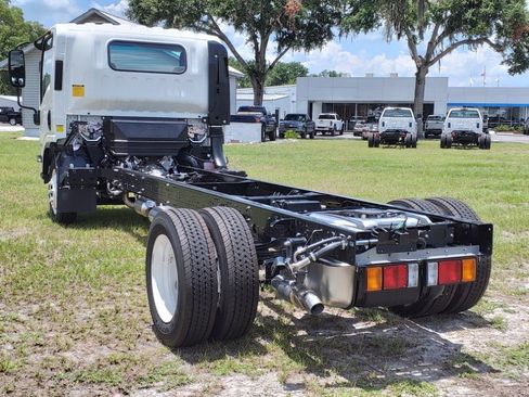 New 2025 Chevrolet Low Cab Forward RWD image 17