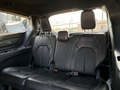 Used 2025 Chrysler Pacifica Select FWD image 25
