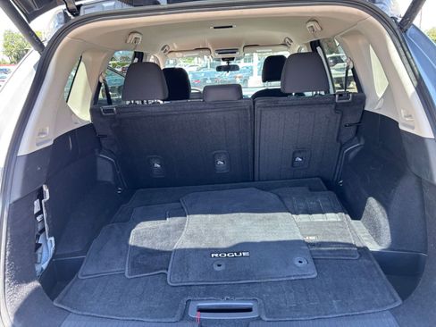 Used 2025 Nissan Rogue SV FWD image 33