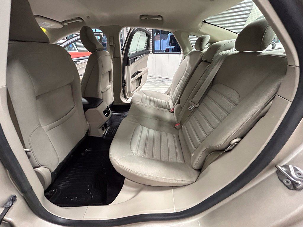Used 2017 Ford Fusion SE FWD image 47