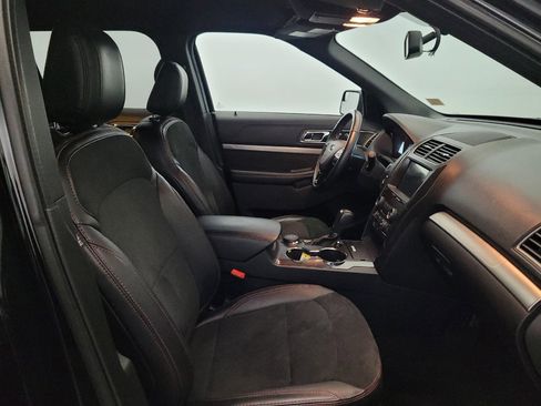 Used 2018 Ford Explorer XLT w/ Equipment Group 202A AWD/4WD image 21