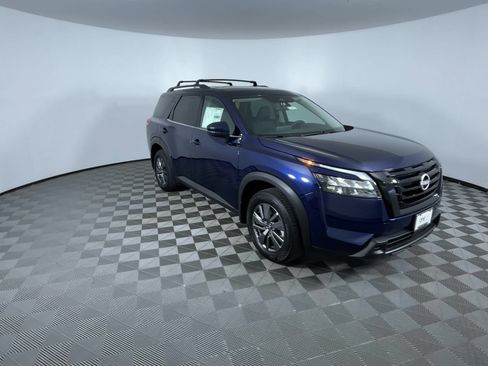 Certified 2025 Nissan Pathfinder SV w/ Black Appearance Package AWD/4WD image 2