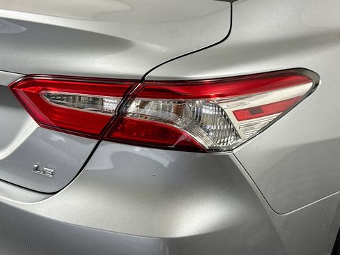 Used 2020 Toyota Camry LE FWD image 33