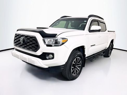 Used 2022 Toyota Tacoma TRD Sport w/ Technology Package image 3