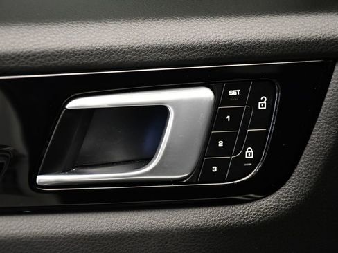 Used 2022 Porsche Cayenne image 36