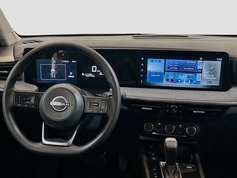 Used 2025 Nissan Kicks SV FWD image 18