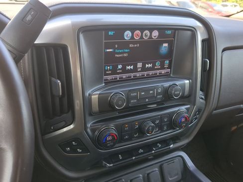 Used 2018 Chevrolet Silverado 1500 LTZ Z71 image 29