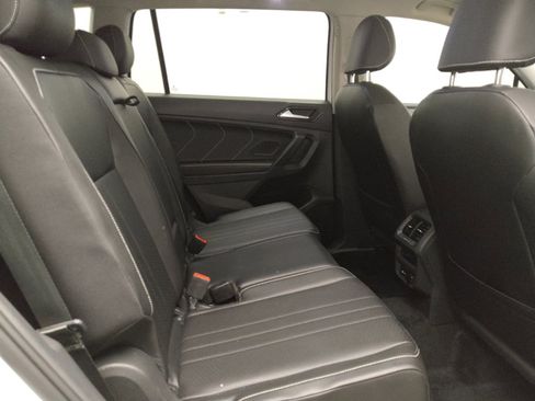 Used 2022 Volkswagen Tiguan SE w/ Panoramic Sunroof Package image 19