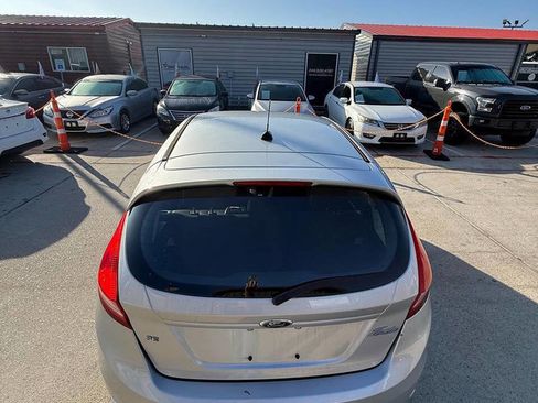 Used 2013 Ford Fiesta SE image 8