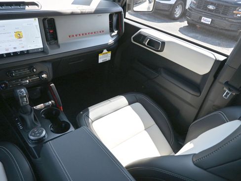New 2026 Ford Bronco Outer Banks w/ Sasquatch Package AWD/4WD image 32