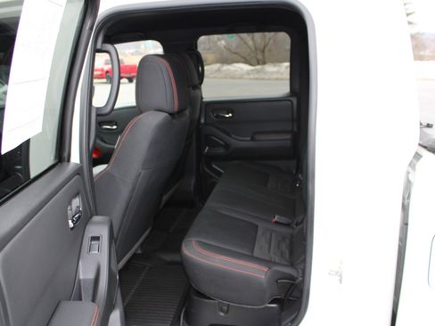 Used 2024 Nissan Frontier PRO-4X w/ Technology Package image 11