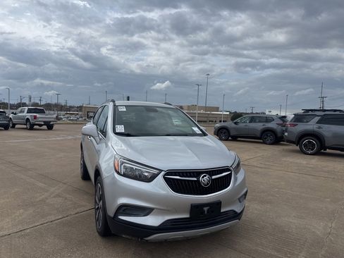 Used 2022 Buick Encore Preferred image 2