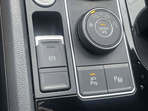Used 2022 Volkswagen Atlas Cross Sport SEL Premium R-Line AWD/4WD image 22