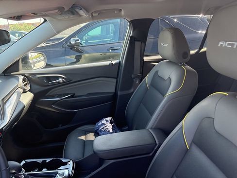 Used 2024 Chevrolet Trax ACTIV w/ Sunroof Package FWD image 11